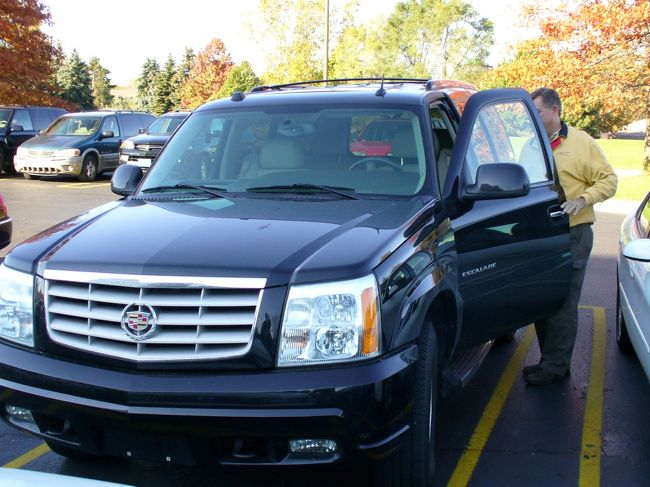 10/15 お早うございます！<br />今日は、同じWGのデトロイト在住の人たちが、<br />街を案内してくれることになりました。<br /><br />Maiは、Gの車に乗ります。<br />皮シートだし、シートウォーマーもついてるし、<br />快適です。