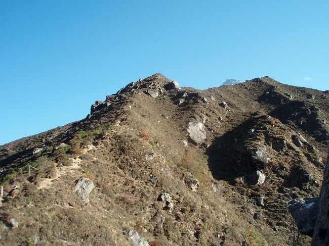 さらに上を目指します。このあたりまで来ると完全に未知の高度ですが、特に高度障害と思われる症状はなく、かなり元気です。