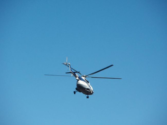 上空をヘリが飛んでいます。救援でしょうか。