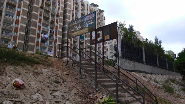 ここをあがると駅があるのか？<br />