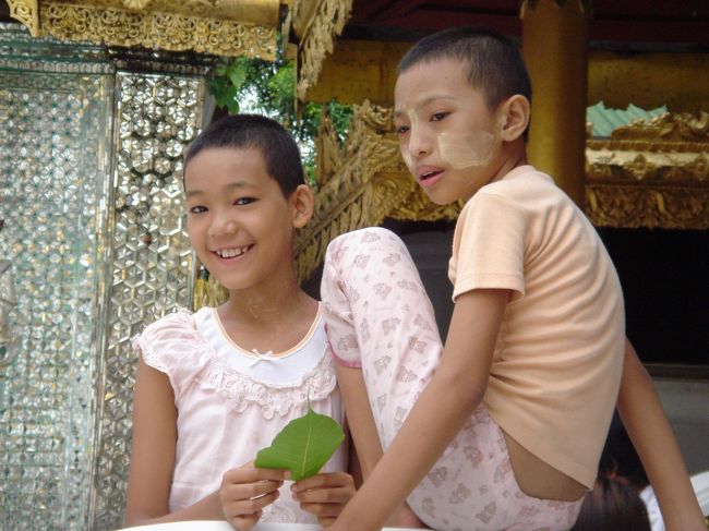 丸坊主の子が多い。<br />徳を積むためにちょくちょく仏門に入るらしい。