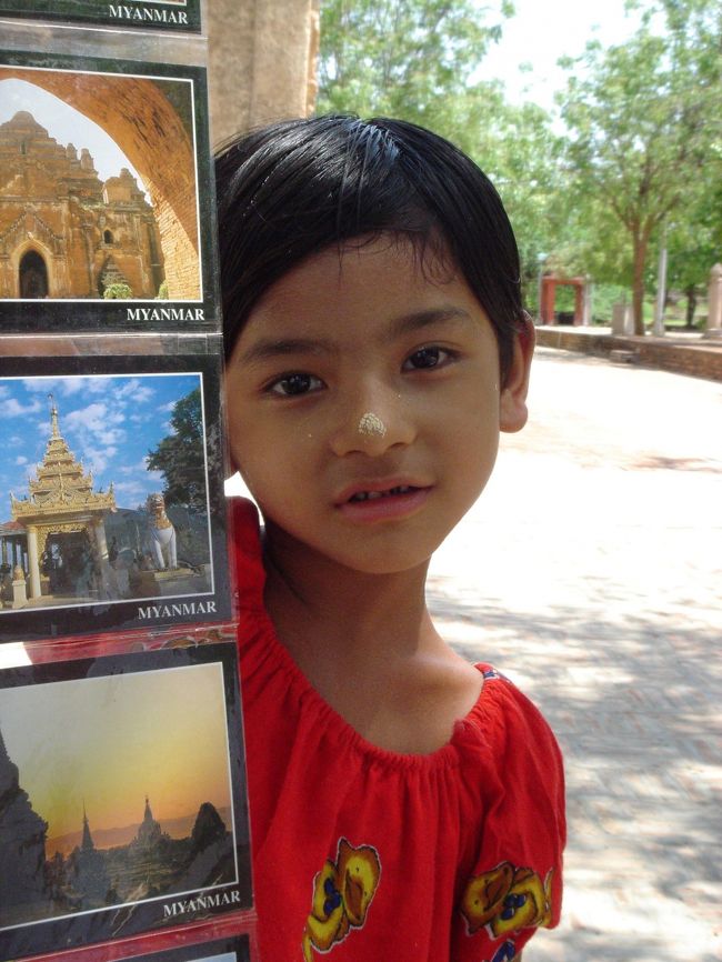 ポストカード売りの女の子