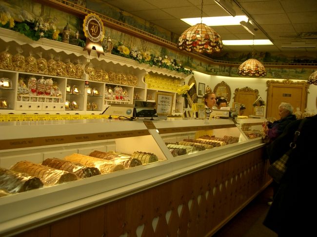 クリスマスタウン近くの<br />チョコレードファッジケーキ屋さんに来ました。<br /><br />チョコファッジケーキと言えども、<br />色んな種類があります。<br />