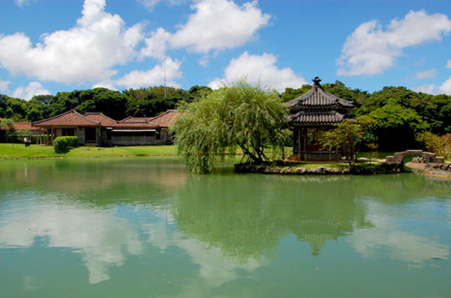 識名園に行きました。<br />池に映る逆景色がこれまた綺麗でした
