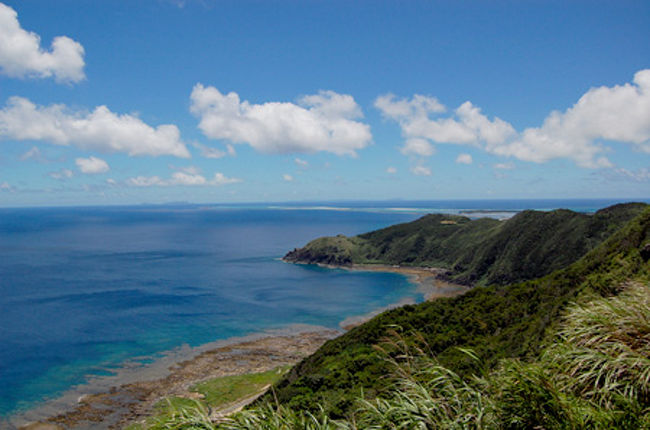 ＠久米島<br /><br />比屋定バンタからの眺め<br />遠方に、はての浜が見えます。