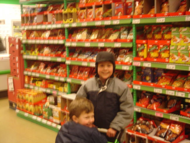 スーパーマーケットにて、