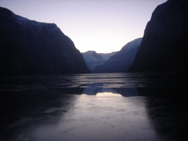 凍り始めている。