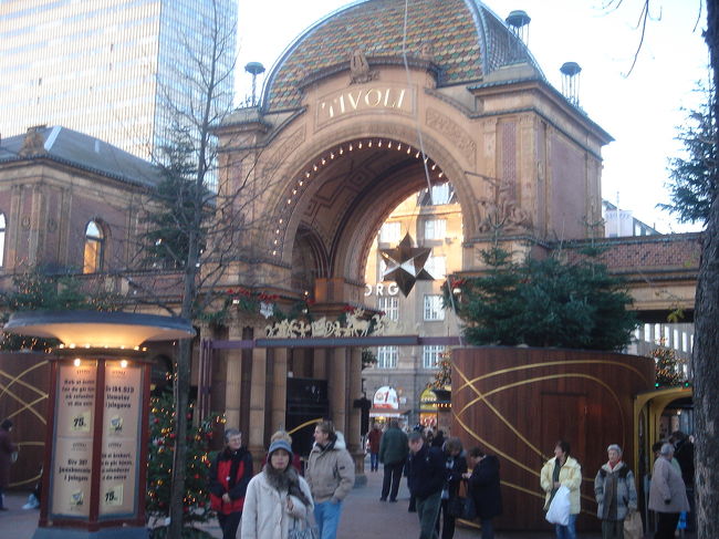 チボリ公園、場内はクリスマス雰囲気で盛り上がっていた。