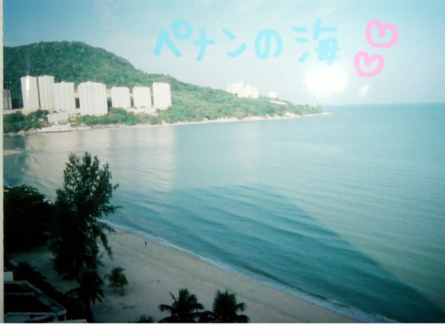 ペナンの海の写真☆<br /><br />特別綺麗なわけではなかったけど、波は穏やか◎<br /><br />花火をしてる人がたくさんいたなぁ。