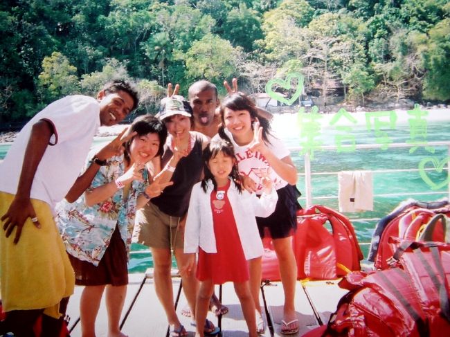 あたしたち３人と、韓国に住んでる日本人の女の子と<br /><br />現地の人たちとの集合写真☆<br /><br />ほんとに楽しかった！！