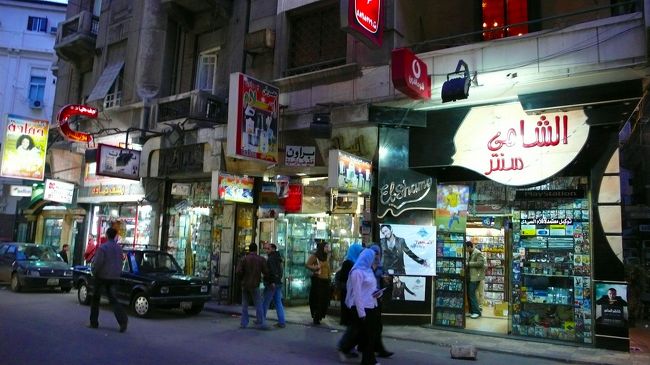 だんだん夕方になってきました。<br />マスル駅に向かって歩こう。<br />ナビー・ダニエル通り。