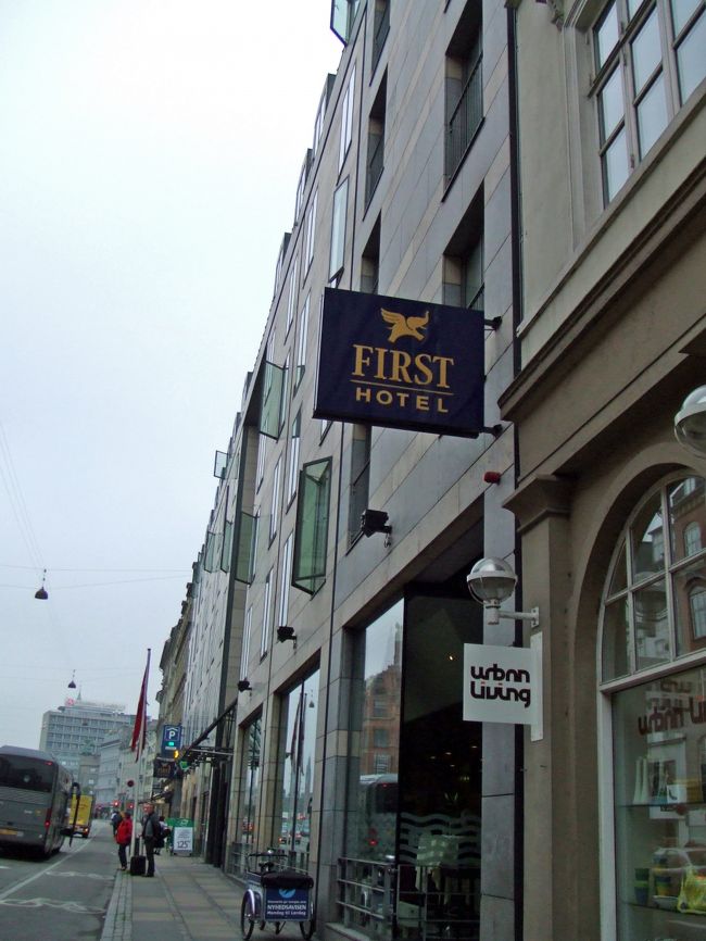 今宵の宿。<br />First Hotel Vesterbro<br />http://www.firsthotels.com/Vesterbro<br /><br />8時頃でしたが、まだまだ明るかったです。