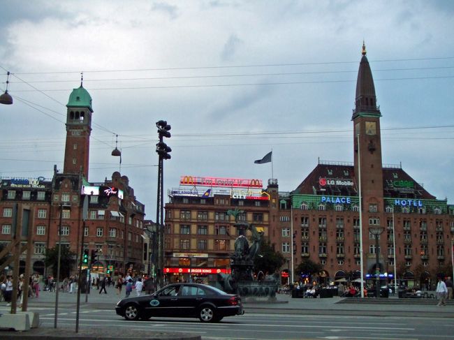 意外と人通りが多いです。