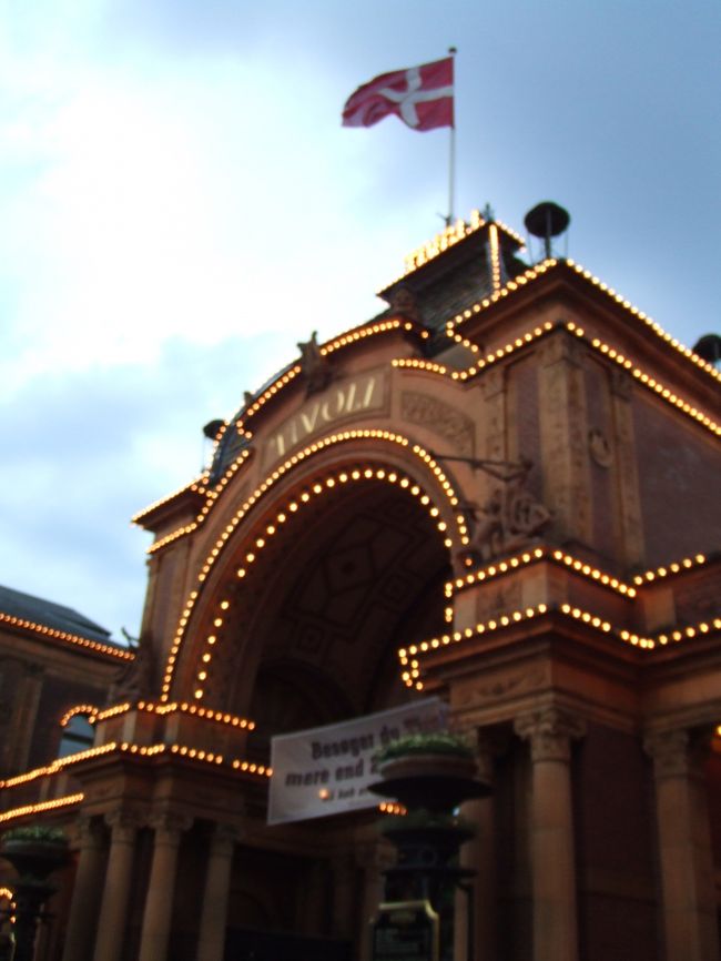 チボリ公園。<br />http://www.tivoli.dk/composite-3351.htm<br />時間がなかったので、中には入りませんでした。