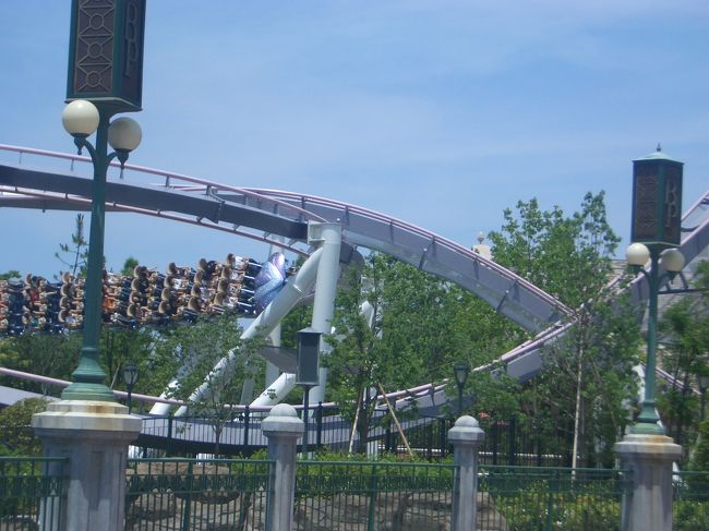 計画通りに遊べて最高！<br /><br />ちなみにこのコースターは<br />私がシュレックを見ている間に（35分）<br />友人2人は、2度乗れてしまったそうです。<br /><br />平日バンザイ