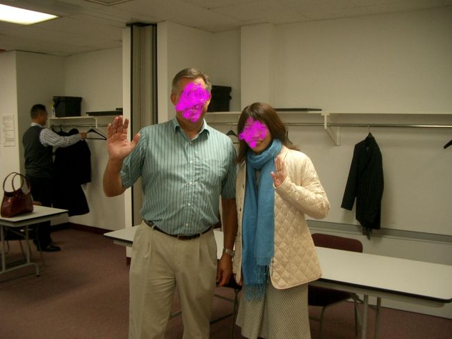 今日の気温は５℃前後。<br />Maiたちは、セータ、コートにマフラーでも寒いのに、<br />デトロイト在住の彼は半袖です。<br />Mai「Hi,G! Don't you fill cold?」<br />G  「No」<br />