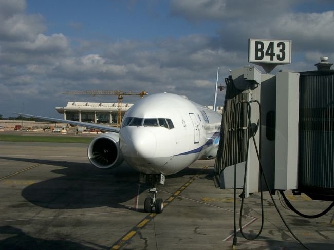 ダレス国際空港のＡＮＡラウンジ（シグネット）からは、<br />飛行機が到着する所がバッチリ見られます。