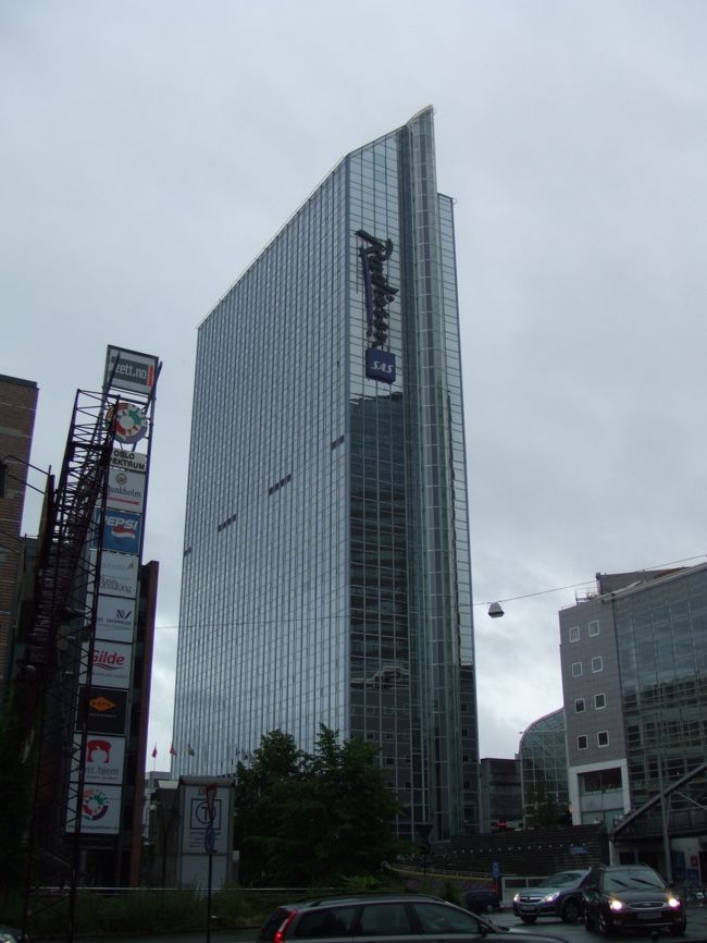 今宵の宿。<br />RADISSON SAS PLAZA HOTEL OSLO<br />http://www.radissonsas.com/cs/Satellite/Page/seo/RadissonSAS/hotel/en/hotelCode--oslzh/useSeo--false/