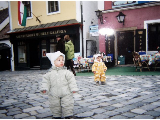 ハンガリーでみつけた双子ちゃん♪<br /><br />可愛かった〜♪