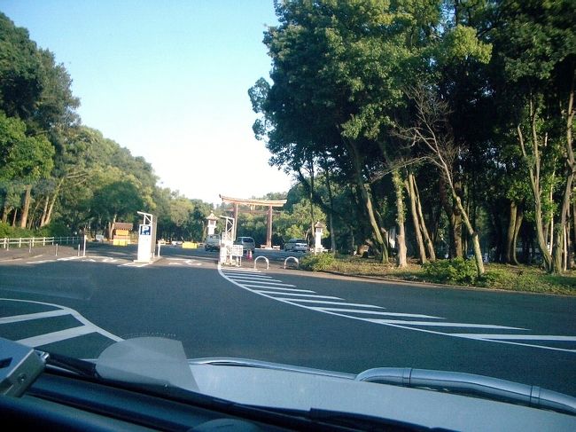 ■想い出さがし奈良１１５０ｋｍの旅<br /><br />●橿原神宮前通過<br />　橿原神宮近くのホテルを早朝６時半に出発しました。箸墓･ホケノ山古墳･黒塚から奈良公園へ向かいました。 