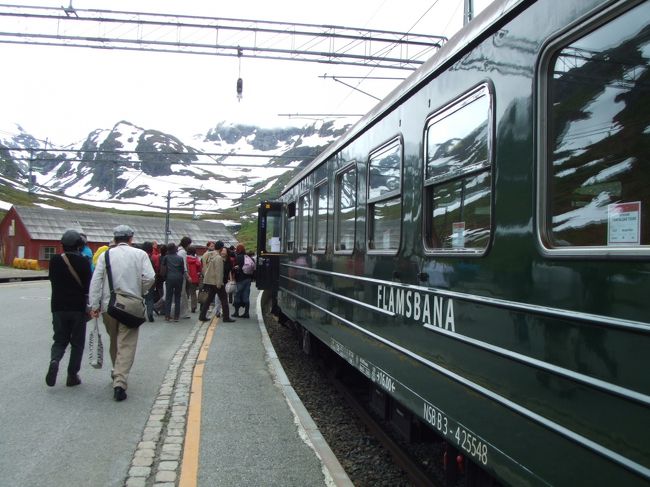 ミュルダール駅で、フロム鉄道へ乗り換えです。