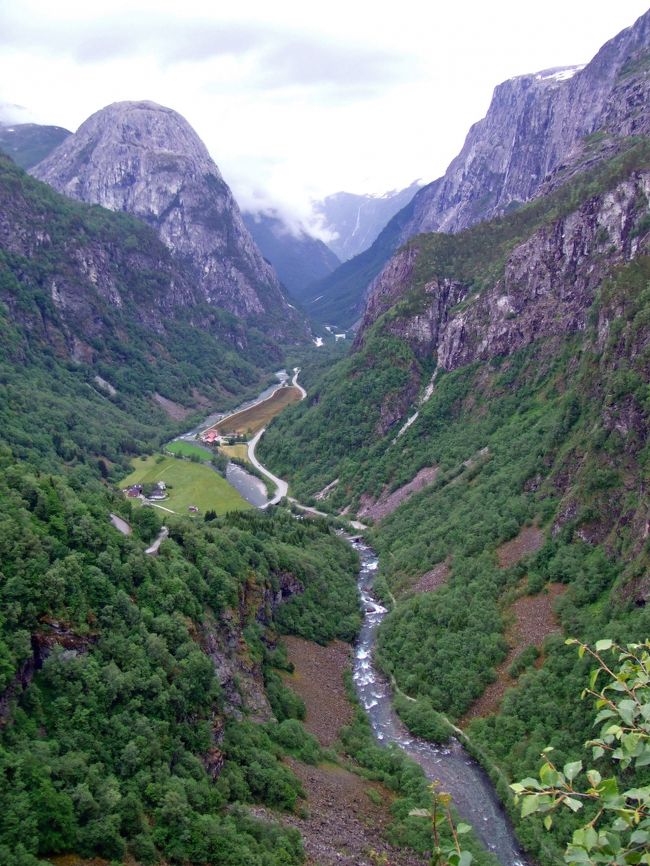 するとどうでしょう、この絶景！<br />Stalheim Hotelからの眺めです。<br />http://english.stalheim.dnn.gasta.no/<br /><br />ここに泊まりたかった！