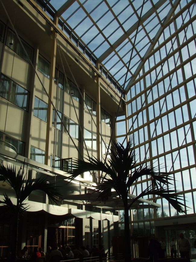 今宵の宿。<br />QUALITY HOTEL EDVARD GRIEG HOTEL &amp; SUITES<br />http://www.tellus.no/tellus/db.dll?dv_js=1&amp;icp=visitbergen/product&amp;sp=NO&amp;PR1_111_1