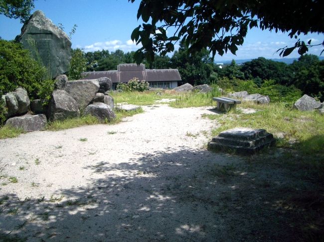 ■想い出さがし奈良１１５０ｋｍの旅<br /><br />●大和郡山城跡<br />　思い出しました。天守台はこんな感じでした。