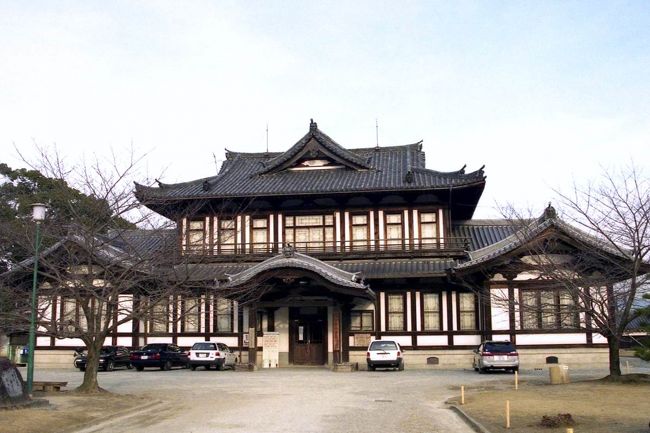 ■想い出さがし奈良１１５０ｋｍの旅<br /><br />●大和郡山城跡<br />　市民会館　2000.3.15に訪れた時のPHOTOです。当時、妻と会館内の歴史的展示物を見学しました。