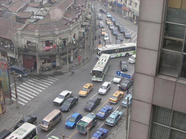 ホテルの窓からみた、朝の中国の渋滞。。<br /><br />空気悪かったー！！