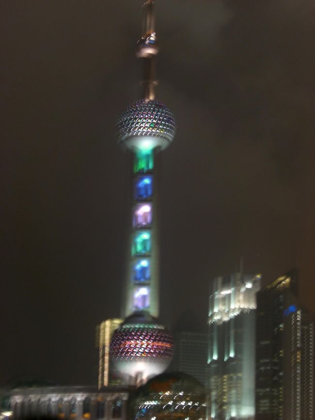 夜は自分達で夜景ツアー☆<br /><br />これが東方明朱塔！！