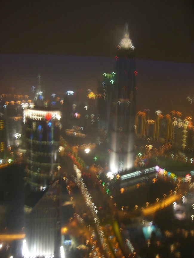 綺麗に写らなかったけど、展望台からみた景色☆<br /><br />ネオンの光がたくさん！！