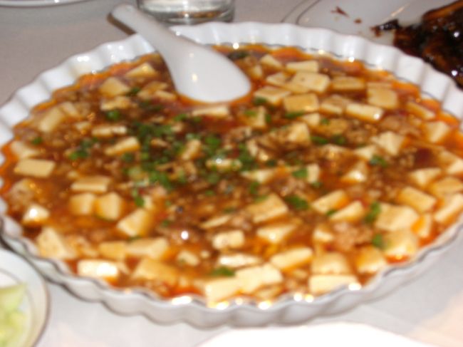 ガイドのチンさんにやけに気に入られ、夕飯に上海料<br /><br />理をおごってくれた☆☆<br /><br />上海料理は辛くなくて甘い◎<br /><br />辛いのも好きだけど甘いのも美味しい！！<br /><br />麻婆豆腐☆