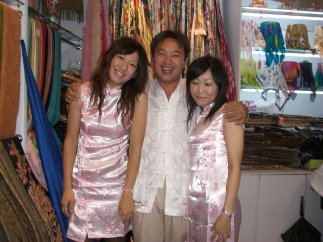 チャイナドレス買いました♪<br /><br />多分もう着ることはなさそぅだなぁ。。