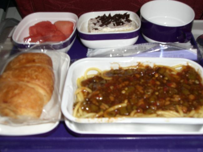 帰りの中国東方航空機内食〜。<br /><br />行きは美味しかったのに帰りはいまいちだった★