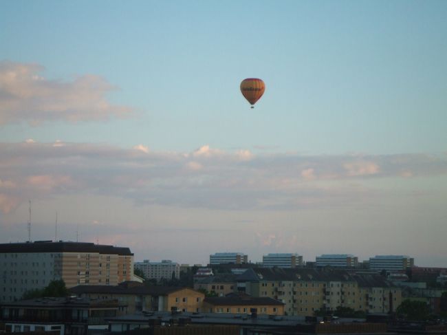 部屋に帰ったら気球を発見！