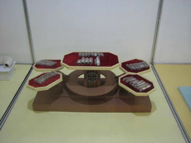 真空管（or ネキシ管？）どっちか忘れました。<br />少なくともコレを作って日本のマニア向けに輸出すれば売れると思う。