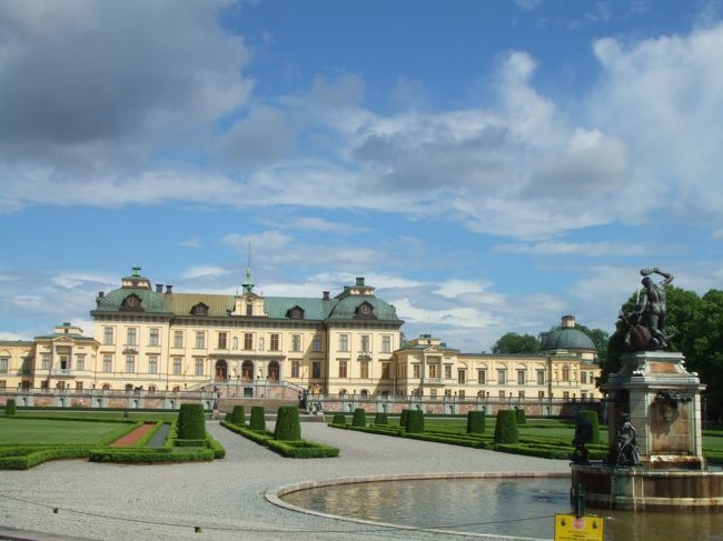 ユネスコの世界遺産に登録されている宮殿です。<br />3階建で220室あるそうです。