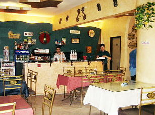 気軽に立ち寄れる感じのカフェです。<br />4時から。<br /><br />で、チーズケーキはどうだったかって？<br />とっても美味しかったので、ほかにもいろいろ試してみたいです。<br />ナンドスのより少し安いし。<br />でも個人的には上に何ものってないシンプルなののほうが好き。