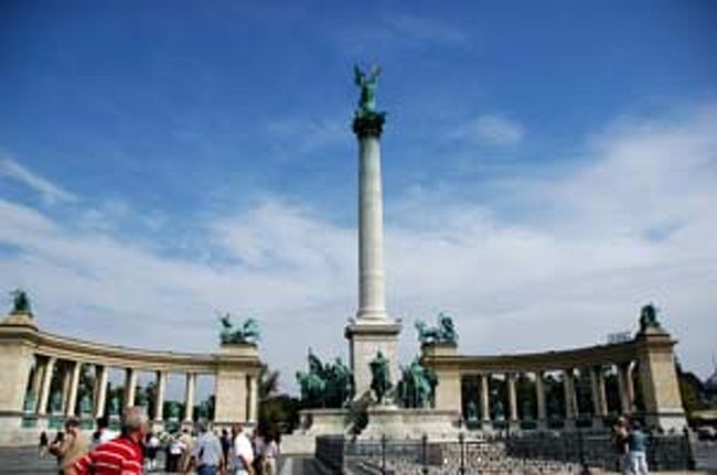 英雄広場。とにかく大きい！！！