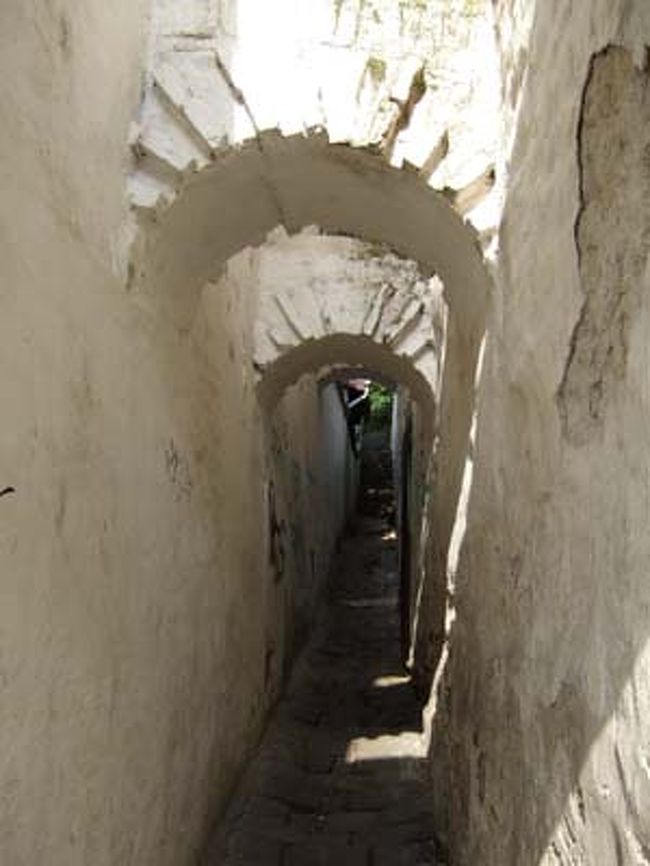 ブタペストからウィーンに向かう途中の町、センテンドレの路地。