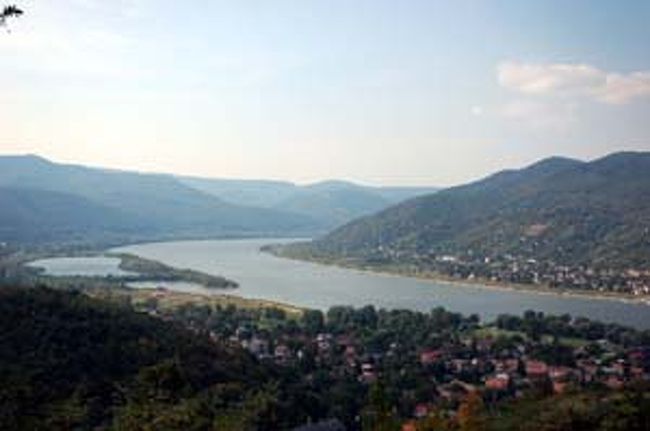 “ドナウの曲がり角”という意味のドナウベント地方。