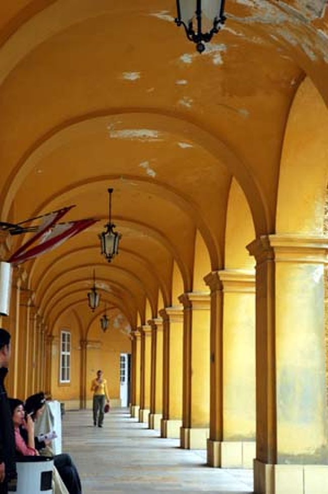 「黄色ってこんなに綺麗だった？！」と思う程建物ともとてもあっていて綺麗な色でした。