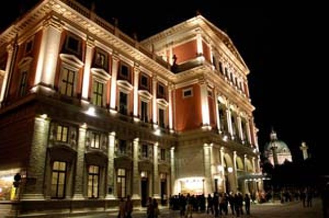 楽友会館の外観