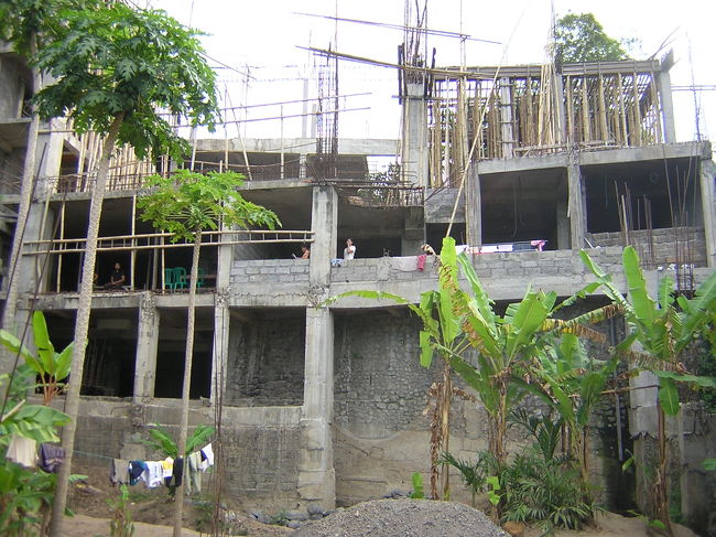 今では世界から支援があり建物も整備されていると聞きました。