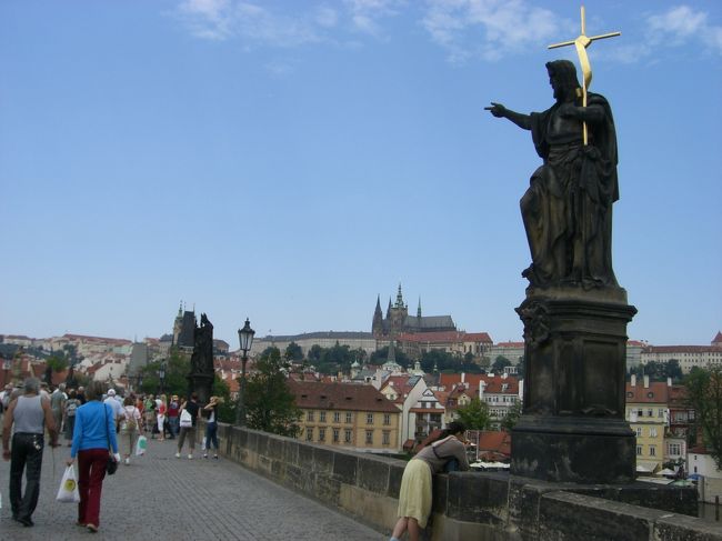 誰でも、いい写真がとれます！<br /><br />この像、誰だろう？？<br /><br />いい写真をありがとう！<br />デュクイ〜♪