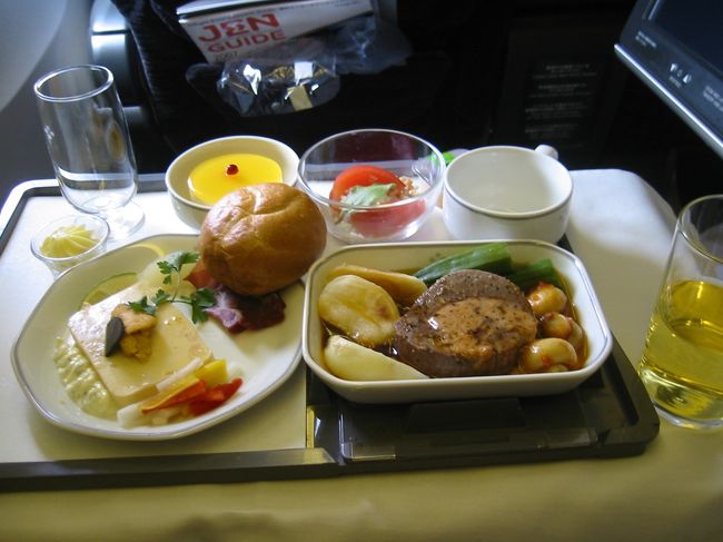 JALのビジネスで行きました。<br />ステーキ美味しかった♪