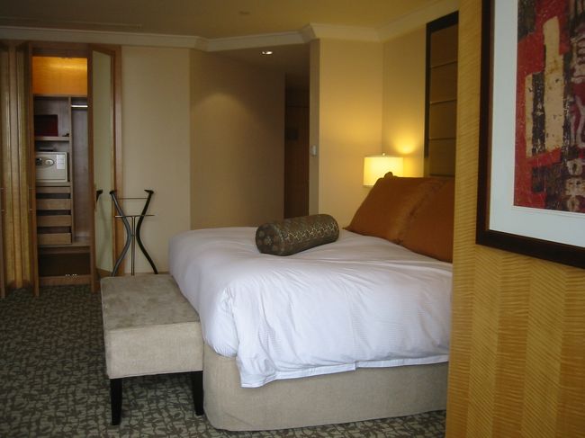 ホテルに到着。<br />インターコンチのエグゼクティブフロア（２０階）に<br />宿泊しました。部屋には満足です。