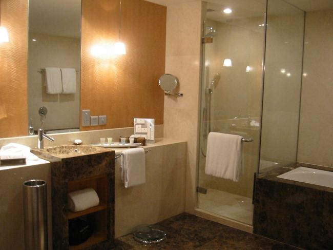 バスルームは広かったです。<br />快適でした。