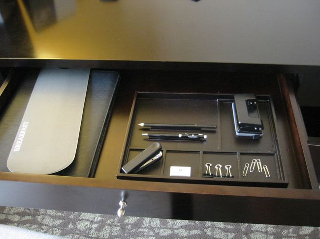 金融街にあるホテルなので文具も揃っていました。